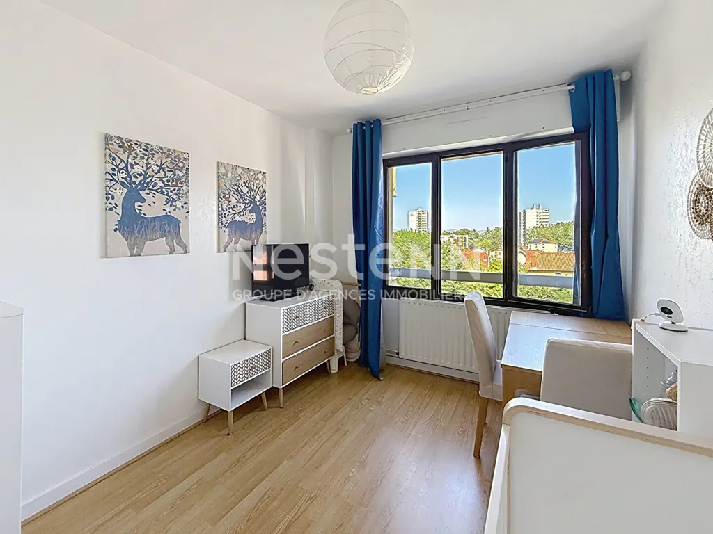 Chambres - Appartement T2 Balcon en Dernier Étage Centre Ville à Bron