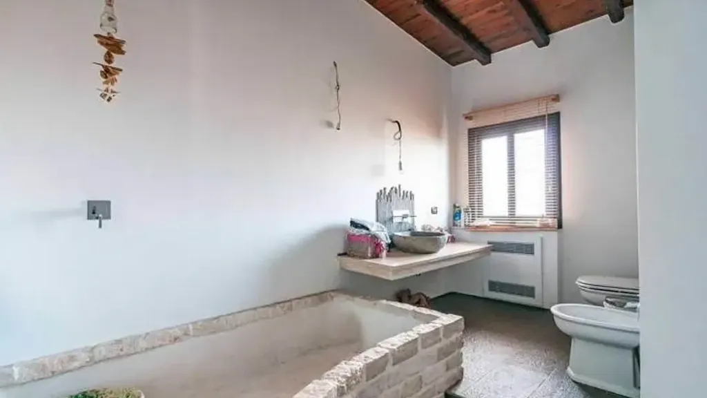 Bathrooms - Villa with Fruit Garden in Siracusa