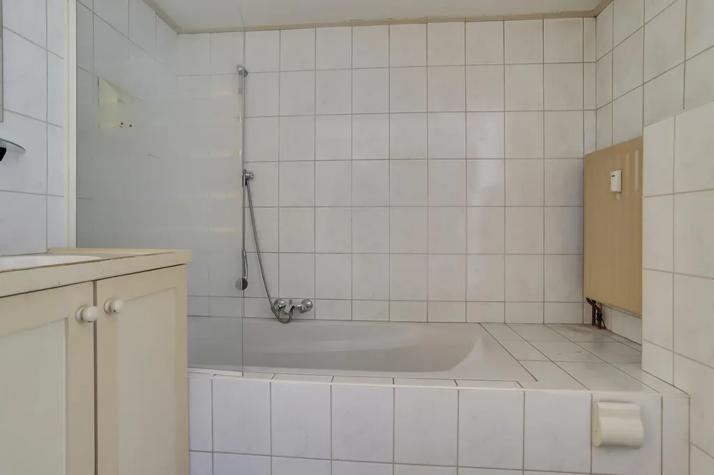 Salles de bain - Studio Flat with Balcony in Waalwijk Centre