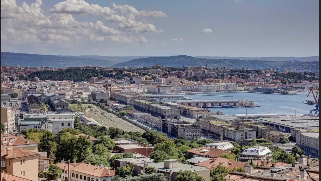 Terra Cielo Building with Apartments in Trieste