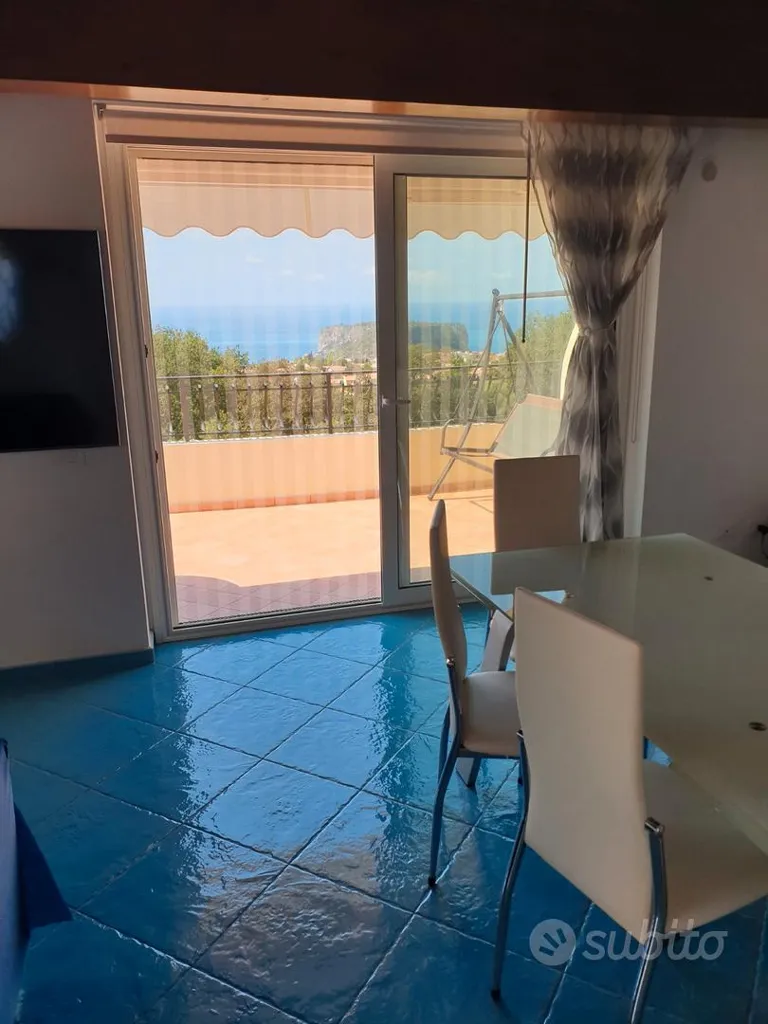 Sala da pranzo - New Terraced House with Garden in Foresta