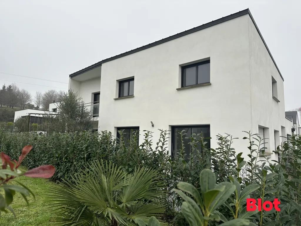 Esterno - Contemporary House with Balcony in Saint-Avé