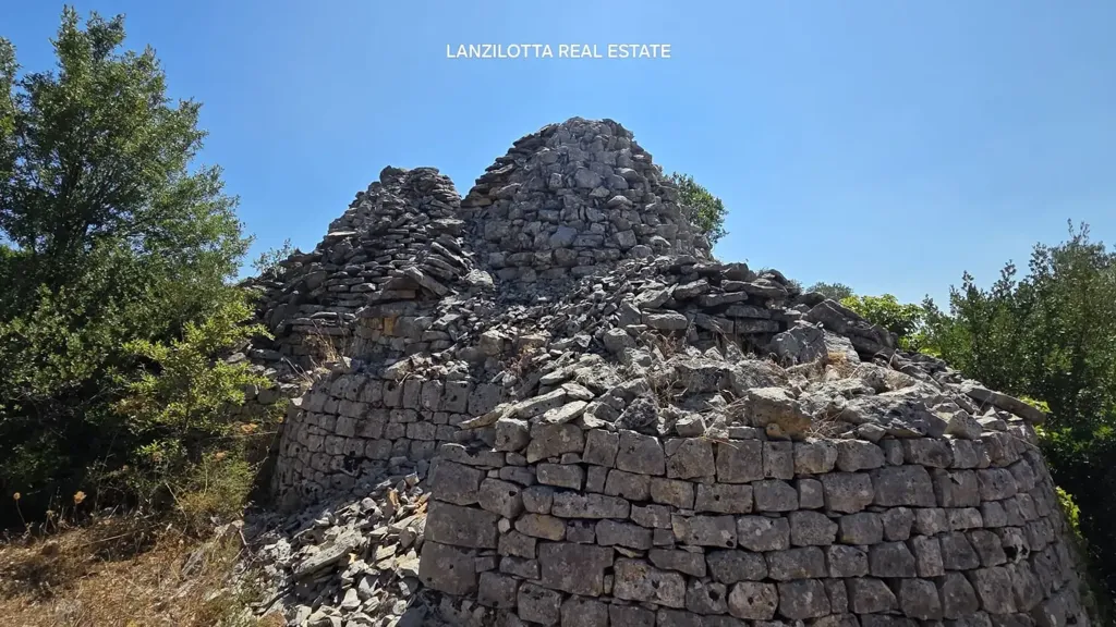 Jardin - Trullo Complex for Renovation in Cisternino