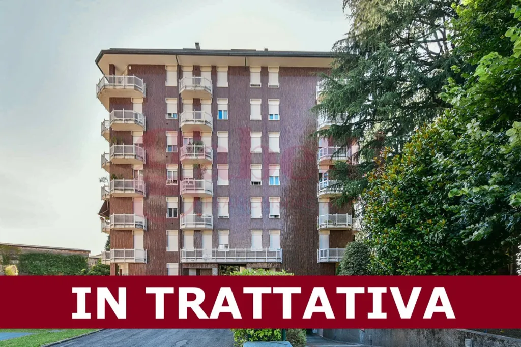 Extérieur - Three-bedroom Apartment with Balconies in Cantù