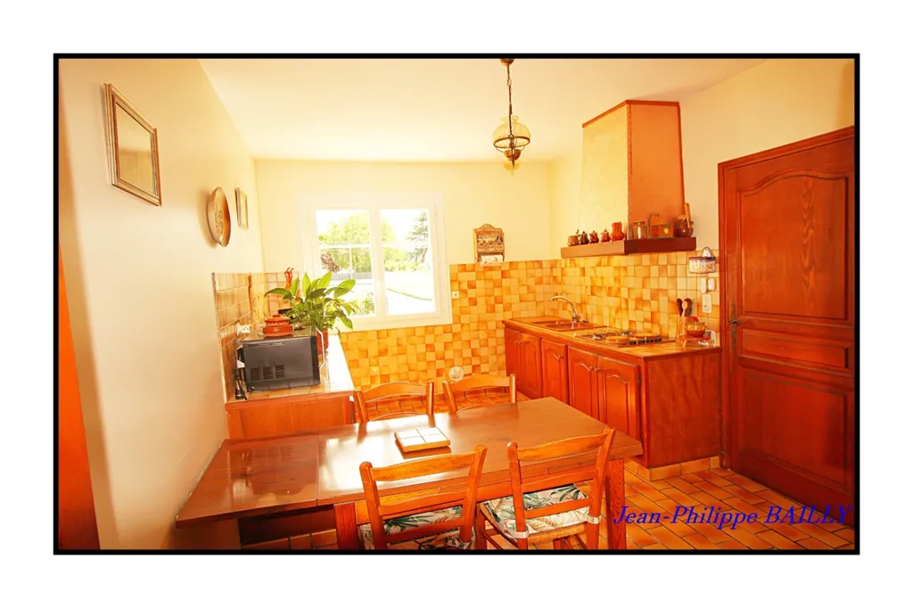 Söögituba - Charming 5-Piece House with Garden in Bordes