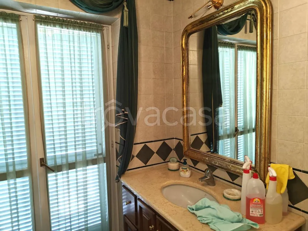 Salles de bain - Historic Apartment with Balcony in Bra
