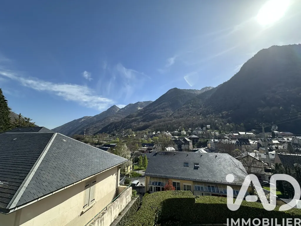 Balcony - 2-Bedroom Apartment with Mountain View in Cauterets