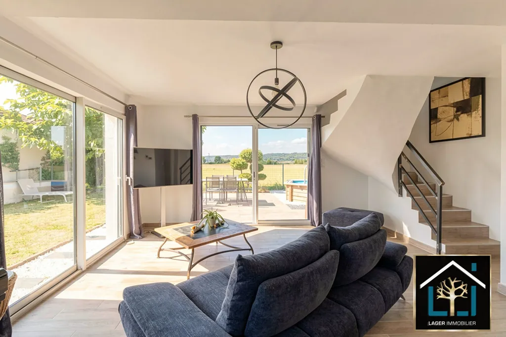 Soggiorno - Recent House with Pool in THIL