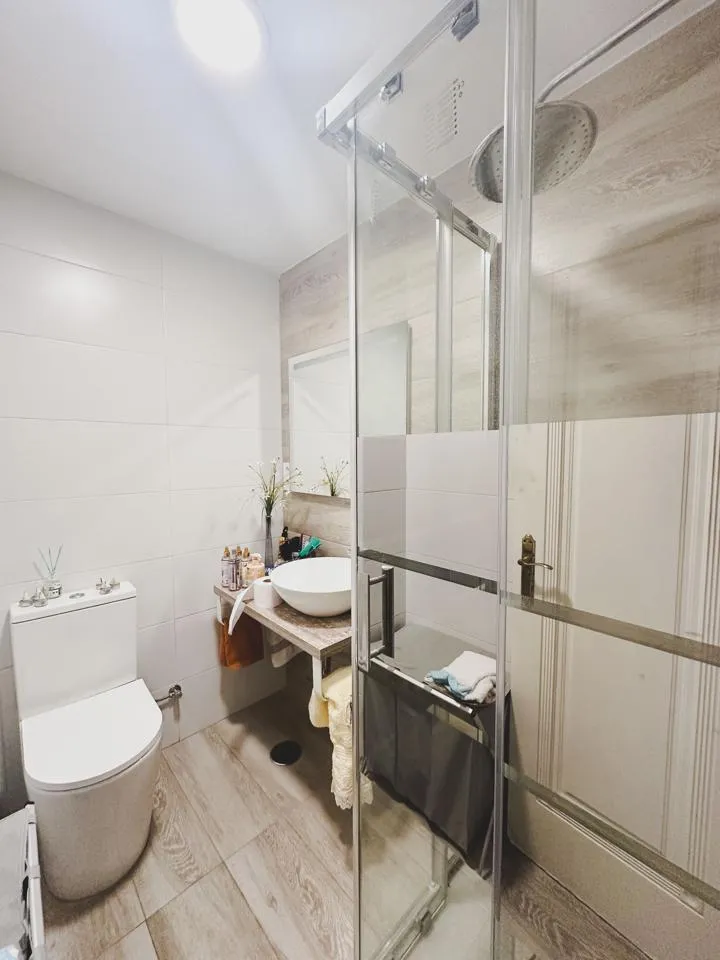 Bathrooms - Seafront Apartment with Balcony in Cádiz