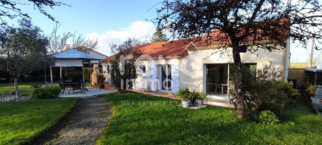 Giardino - Detached House with Terrace in Quiet Setting