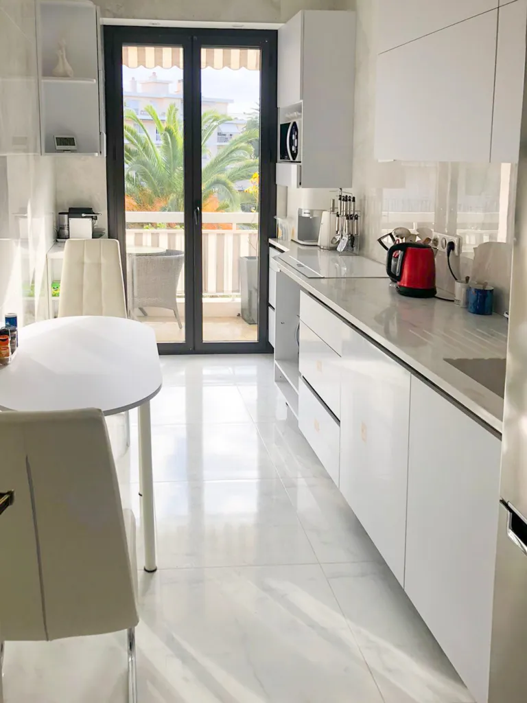 Cuisine - Appartement Rénové avec Vue Mer à Nice