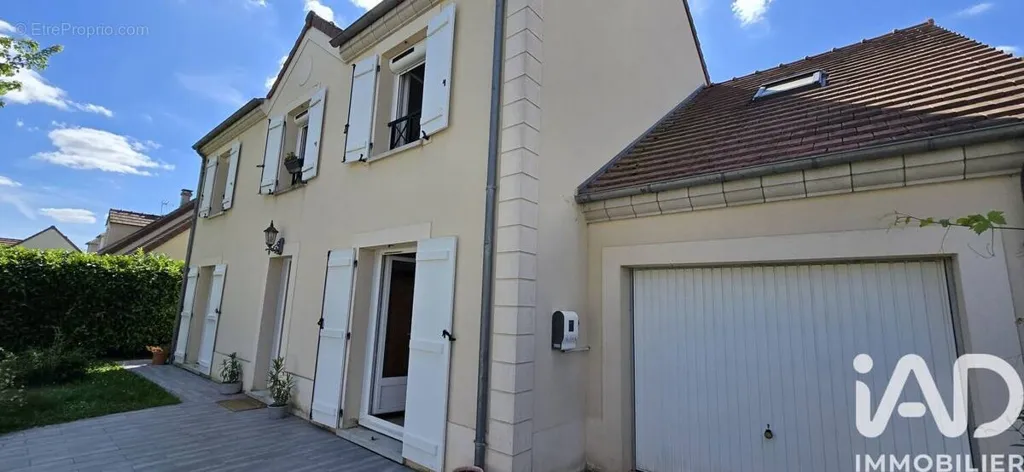 Maison 8 pièces à Le Plessis-Pate