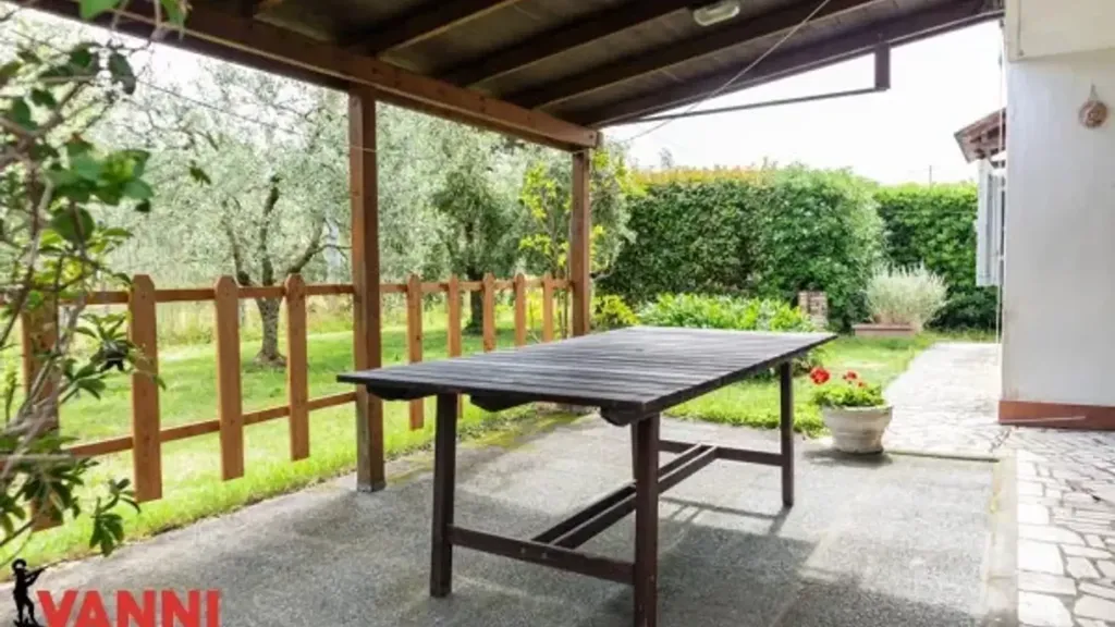 Terrass - Rustic Triplex with Garden in Cecina