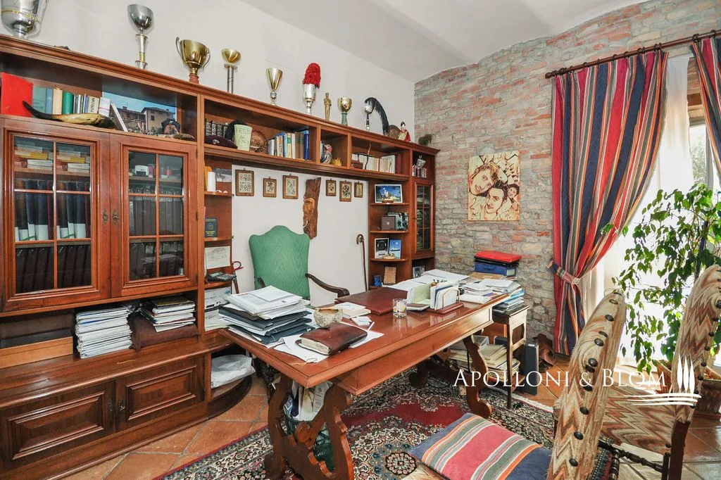 Bureau - Historical Villa with Pool in Perugia, Umbria