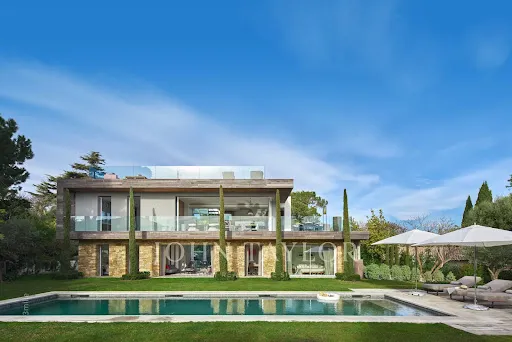 Piscine - Villa Contemporaine avec Vue Panoramique à Antibes