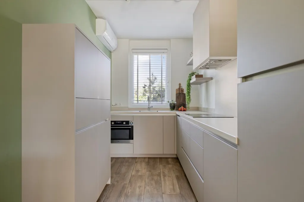 Köök - Modern Bungalow with Solar Panels in Someren