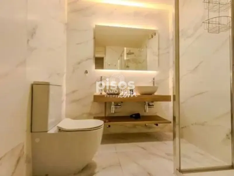 Bathrooms - Apartment with Balcony in Calle Mayor, Madrid
