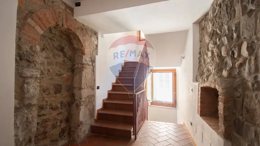 Stanze - Historic Triplex with Balcony in Iseo
