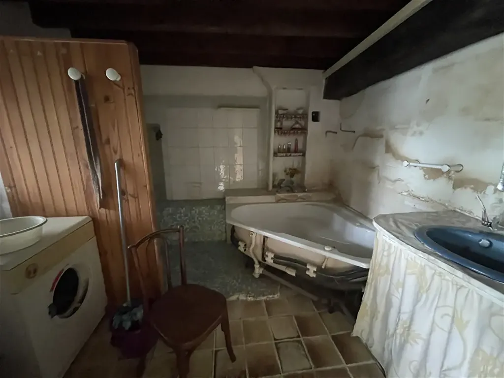 Salles de bain - Maison de 4 pièces avec jardin à Pailhes