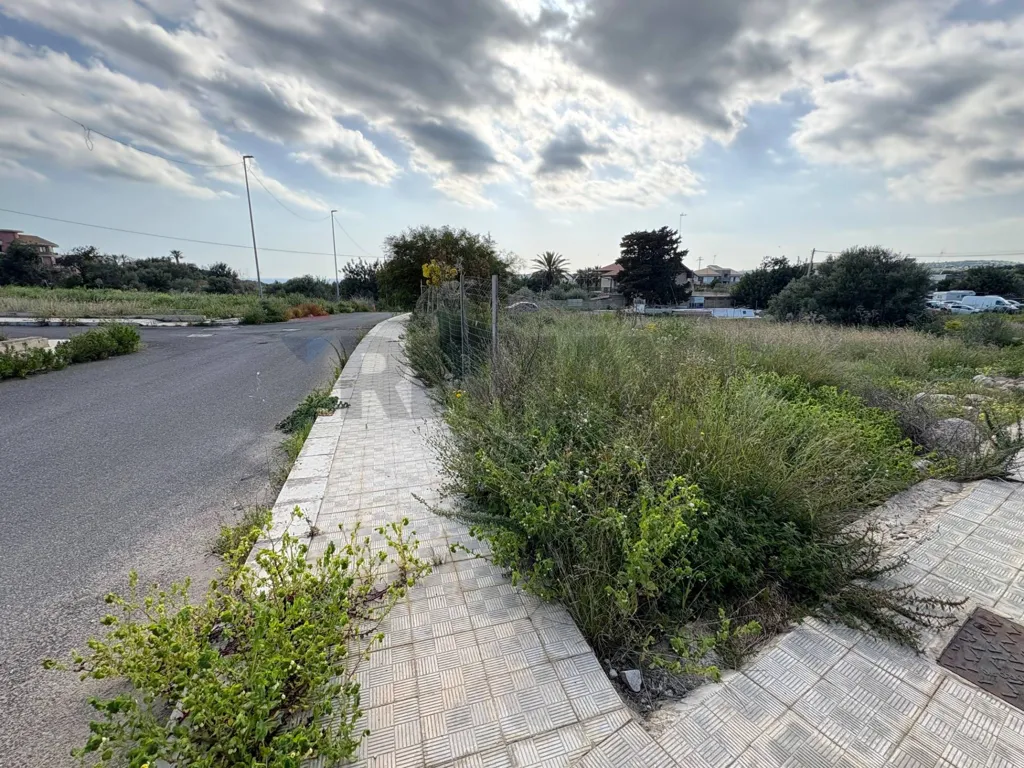 Giardino - Buildable Land with Urban Amenities in Ispica