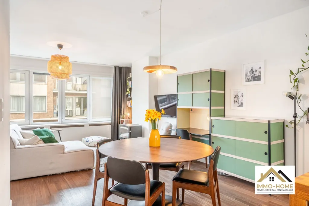 Salle à manger - Appartement de 3 Chambres avec Terrasse à Sint-Amandsberg