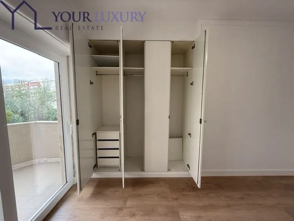 Toad - Remodelled T3 Apartment with Metro Access in Lisbon