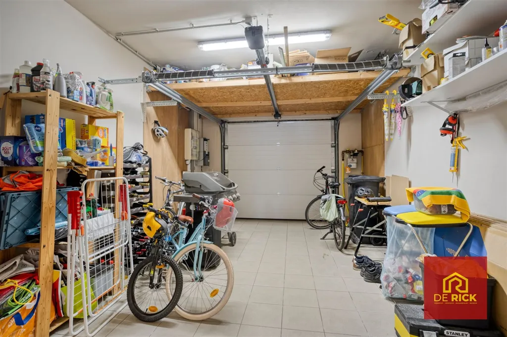 Garage - Maison Moderne avec Terrasse à Hofstade