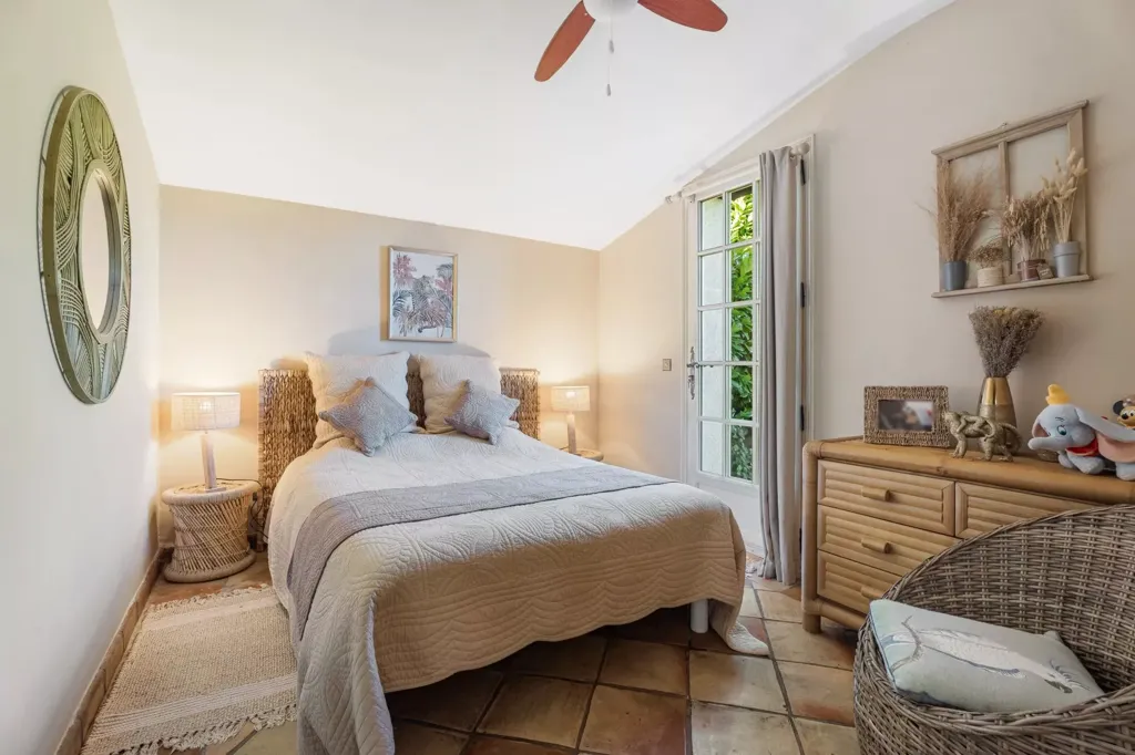 Bedrooms - Villa with Sea View in Grasse