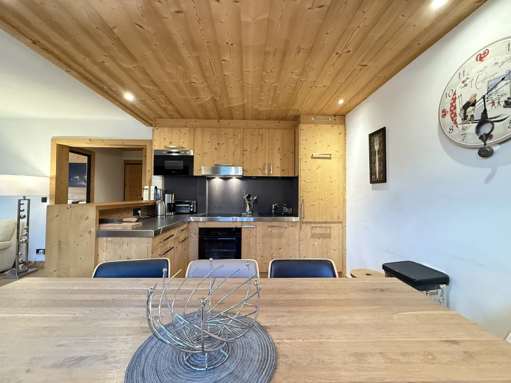 Salle à manger - Appartement Rénové avec Balcon à Praz-sur-Arly