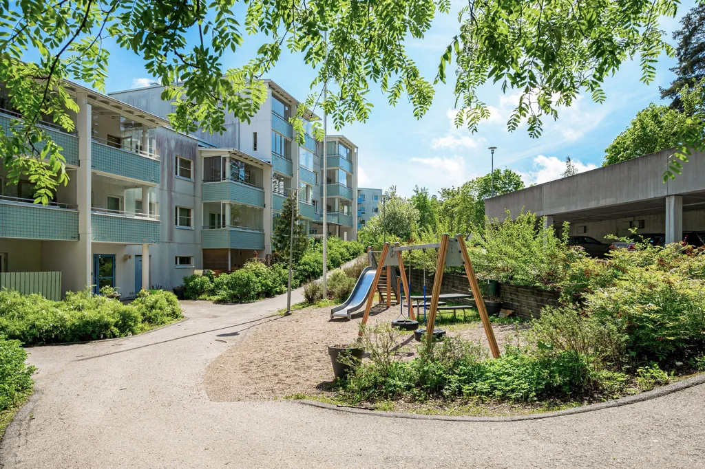 Garden - Flat with Glazed Balcony in Espoo Centre