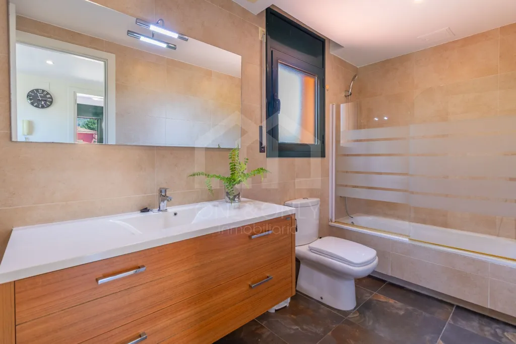 Salles de bain - Duplex with Pool View in El Casalot-Bonmort