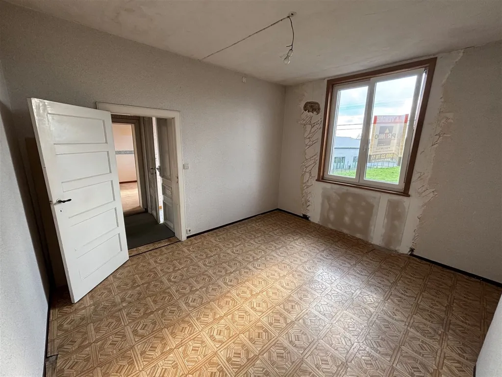 Pièces - Maison à Rénover avec Cour à Péruwelz