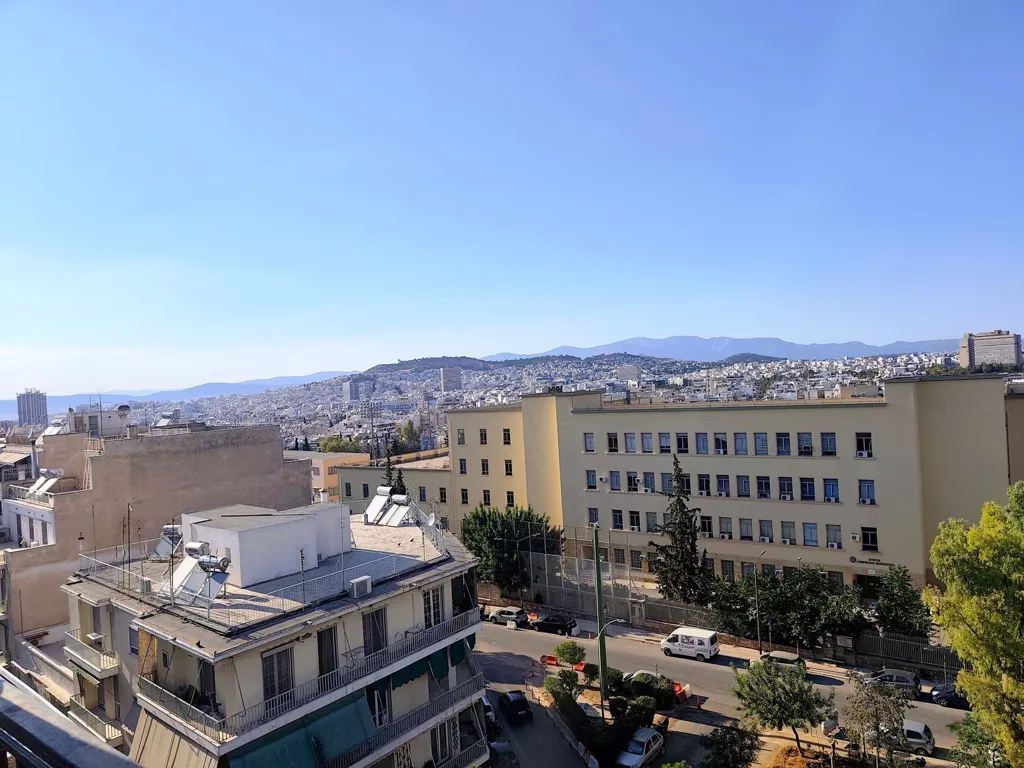 Balcón - Renovated Penthouse with Panoramic View in Zografou
