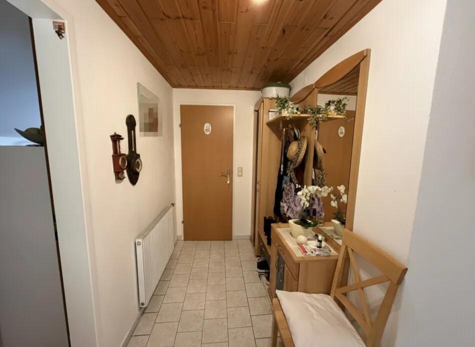 Entrée - Multi-Generational House with Garden in Enns
