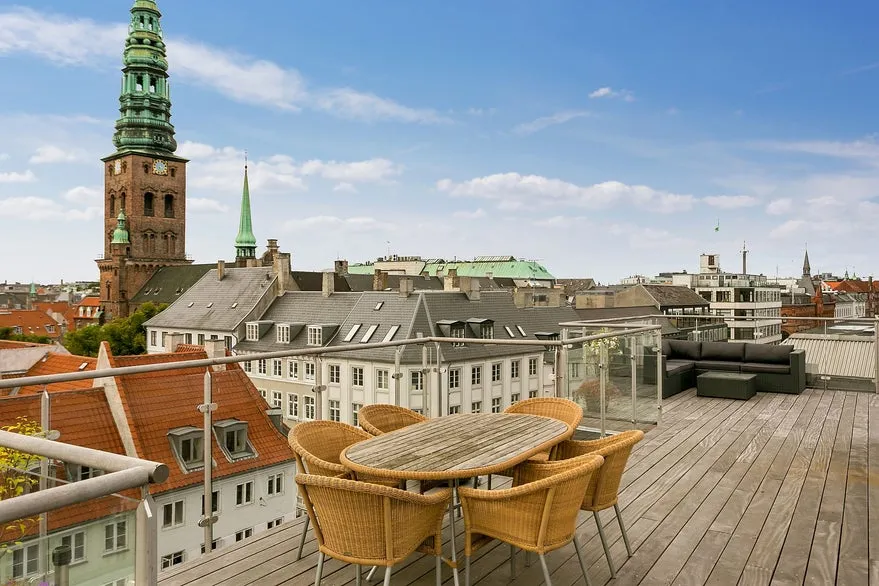 Terrasse - Office Space with Glass Facade in Central Copenhagen