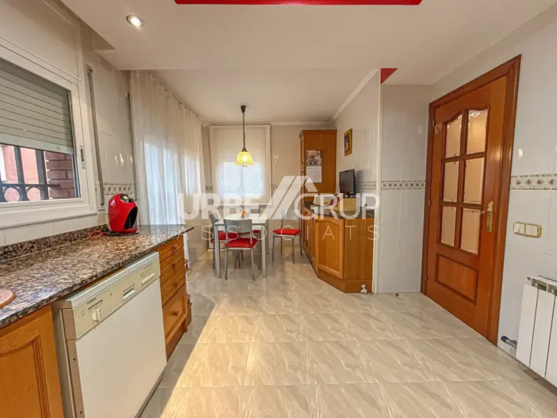 Köök - Detached Corner House with Multiple Terraces in Martorell