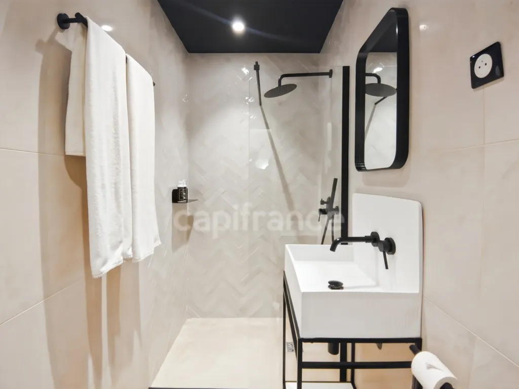 Bathrooms - Charming Hotel with Beachfront in Le Grau-du-Roi
