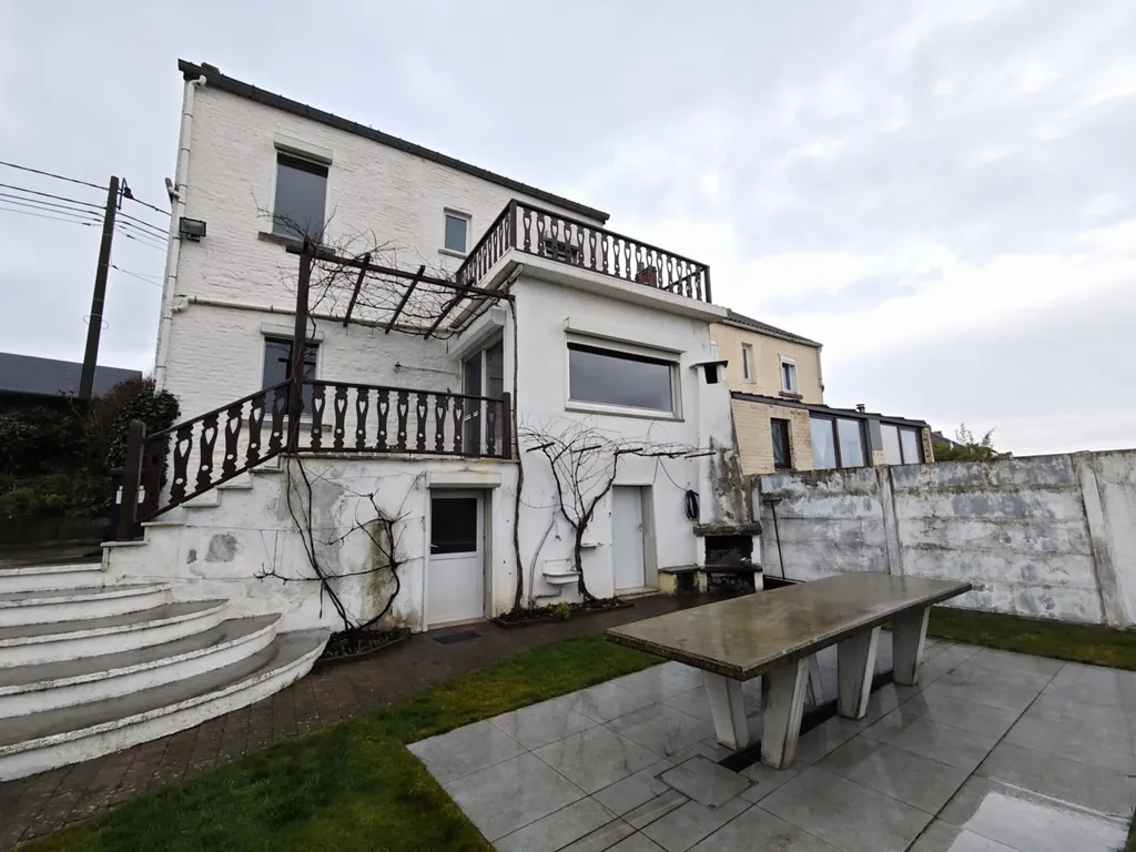 Terraza - House with Garden and Balcony in Mazy