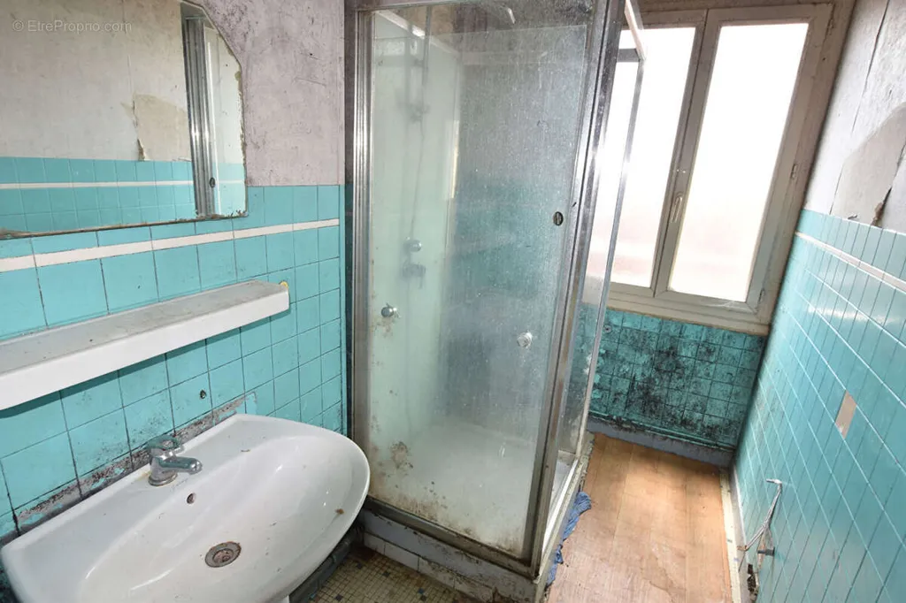 Bathrooms - Apartment with Potential in Lapalisse Centre