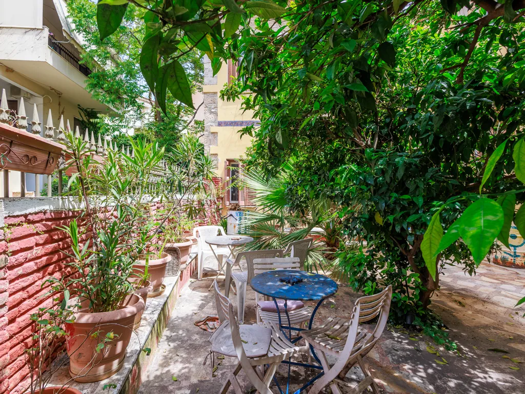 Jardin - Historic House with Courtyard in Plaka, Athens