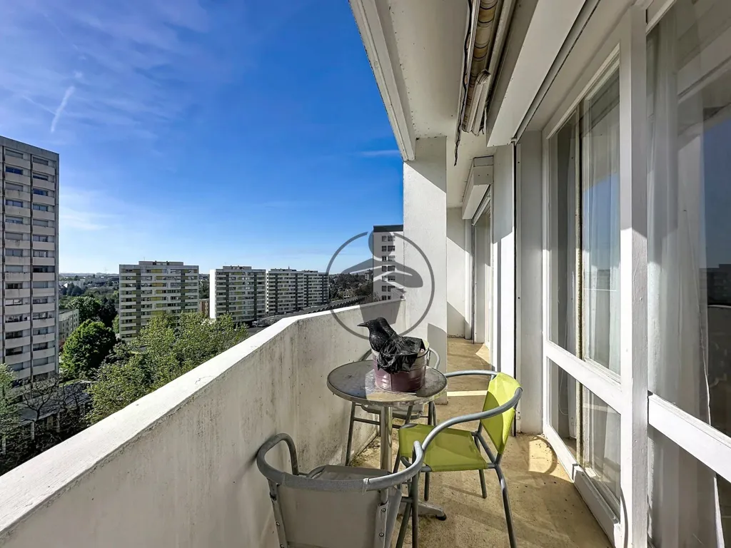 Balcon - Appartement avec Balcon au 9ème Étage à Saint Quentin