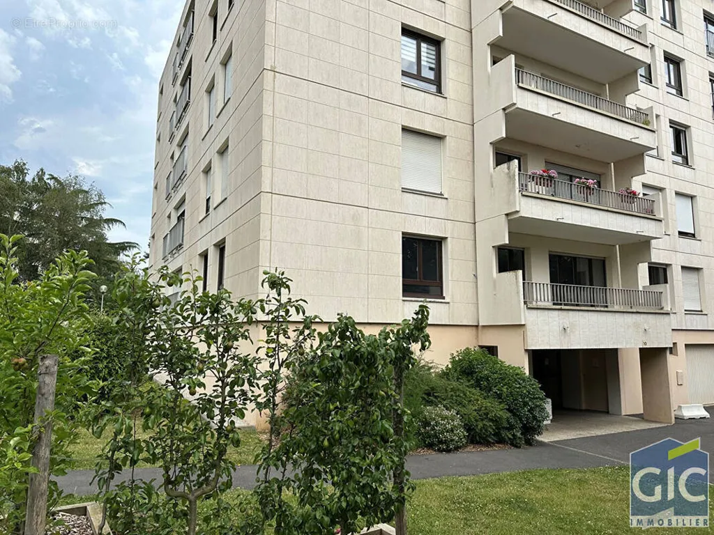 Esterno - 5-Bedroom Apartment with Balcony in Caen