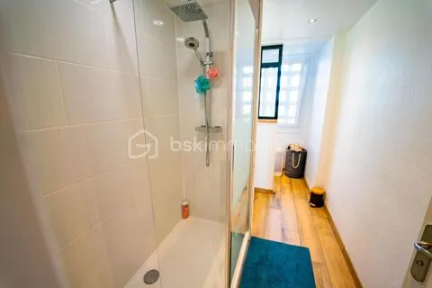Salles de bain - Appartement Rénové avec Vue Dégagée à Brest