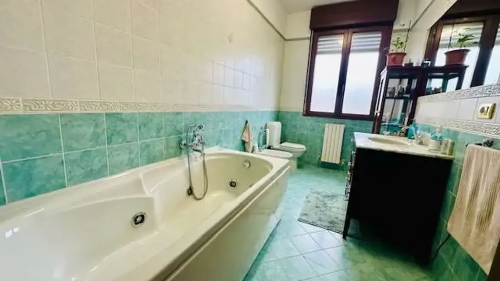 Salles de bain - Two-Level Apartment with Terrace in Medolla