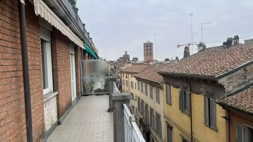 Rõdu - Apartment with Balcony in Piacenza