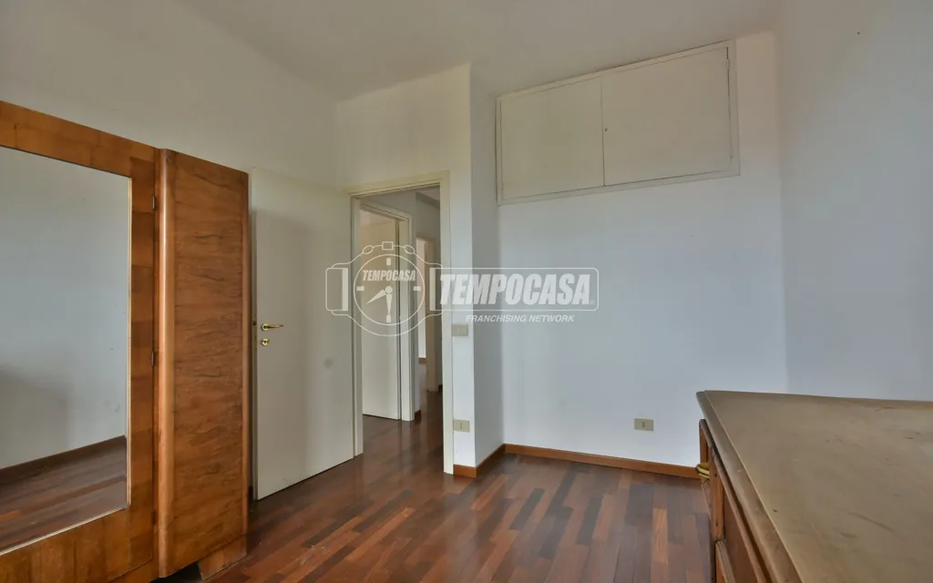 Stanze - 1960s Apartment with Balconies in Osimo