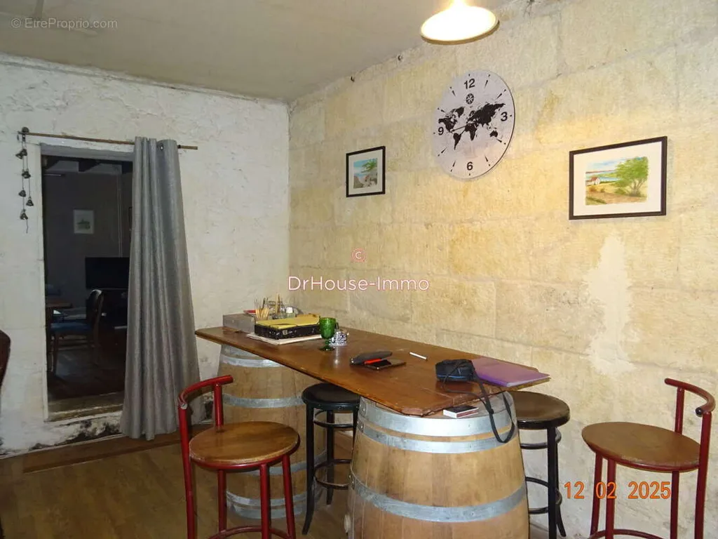 Sala da pranzo - Restoration-Ready Stone Building in Saint-Savin