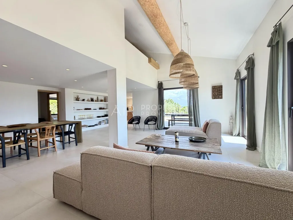 Séjour - Villa Rénovée avec Piscine à Cadenet