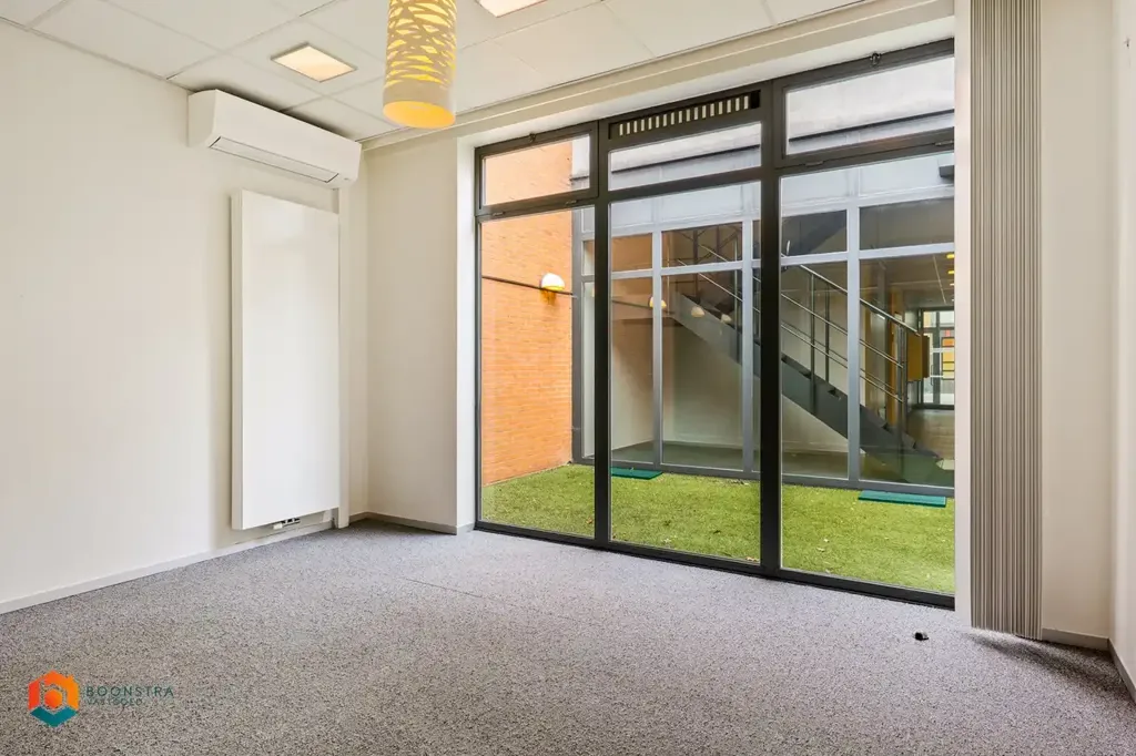Kabinet - Mixed-Use Property with Duplex in Putte Centre
