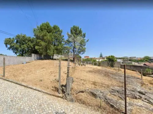 Garden - Rustic Plot with City View in Pedrouços